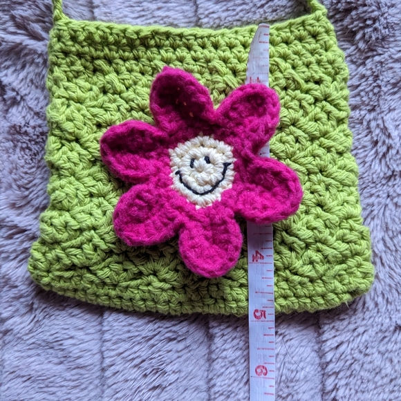 Handmade crochet smiley flower bag - Picture 4 of 7